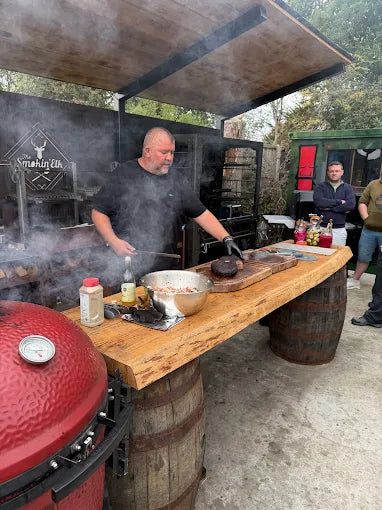 Elky cooking BBQ